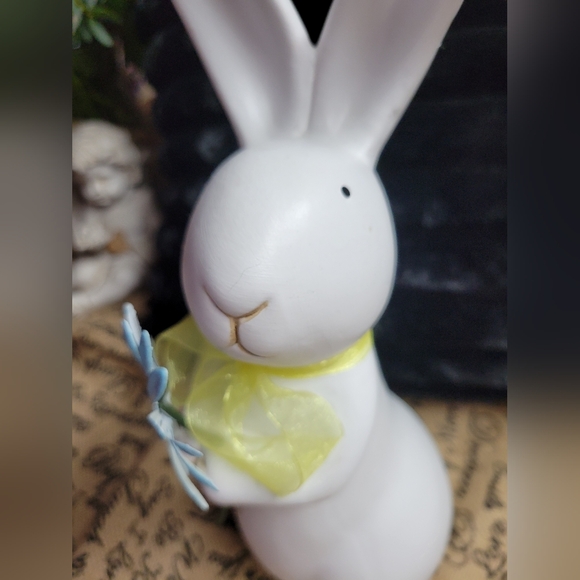 Ceramic Easter bunny he's holding a blue metal flower yellow bow - Picture 8 of 9